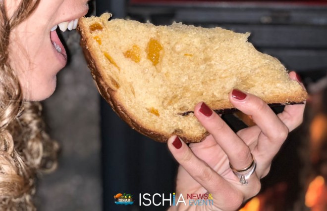 Dolci Capricci panettone artigianale alle albicocche del vesuvio